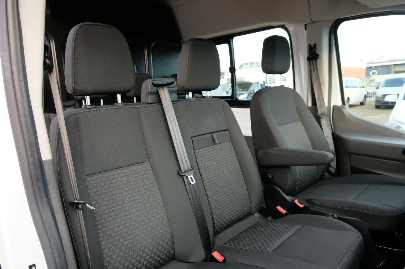 Transit Kasten 350 L3 DoKa Trend Spurassi 7-Sitz