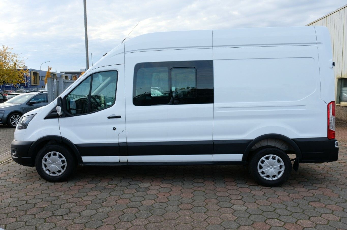 Transit Kasten 350 L3 DoKa Trend Spurassi 7-Sitz